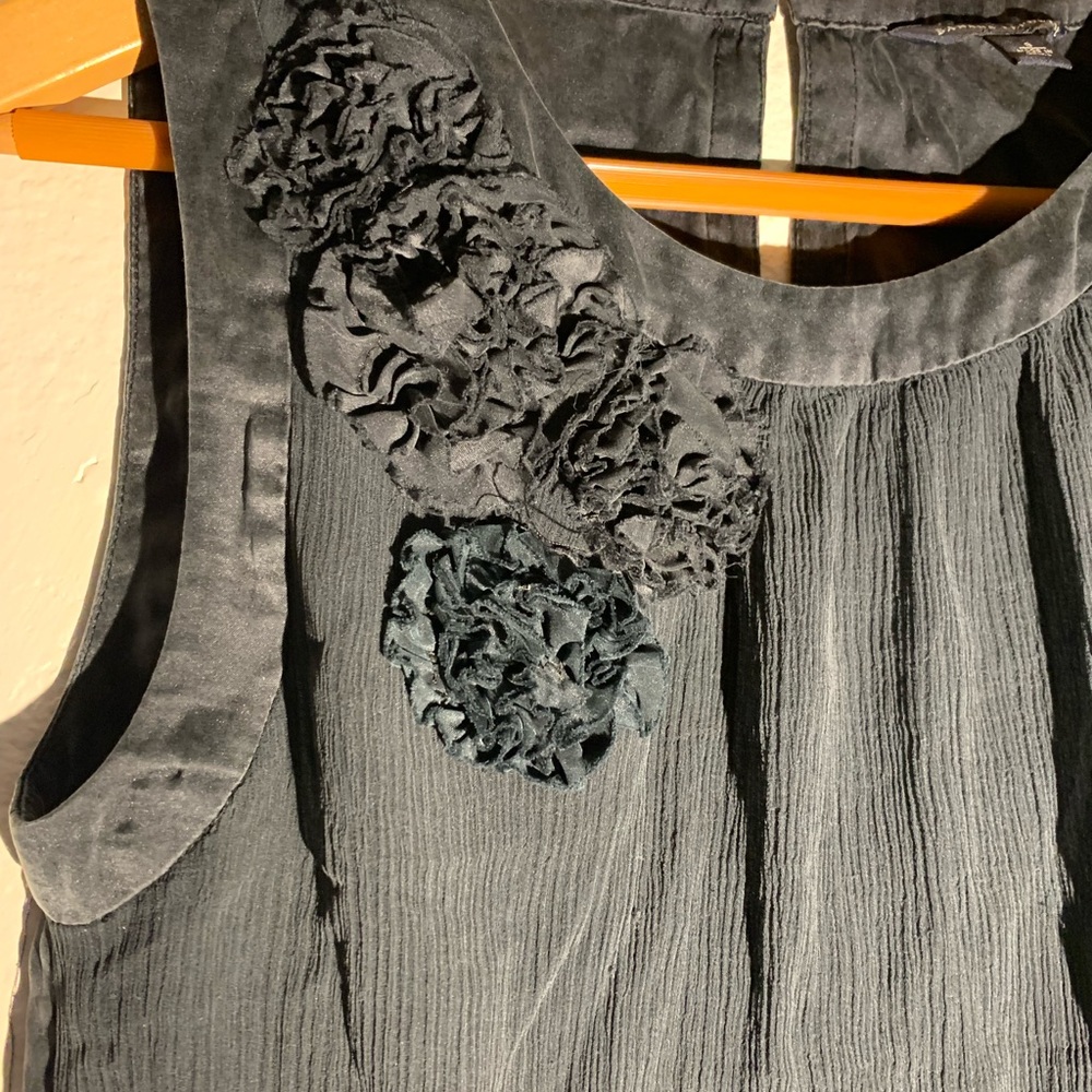 Banana Republic Rosette‎ Silk Top Black - Picture 4 of 10